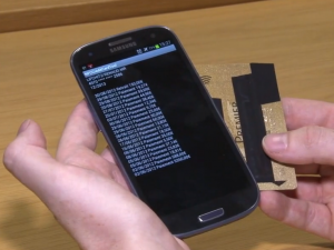 Un smartphone reconverti en sniffer de carte.